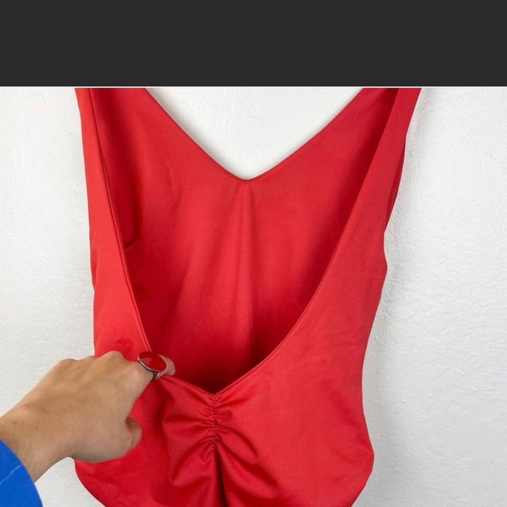 LONDRE MINIMALIST ONE PIECE SWIMSUIT